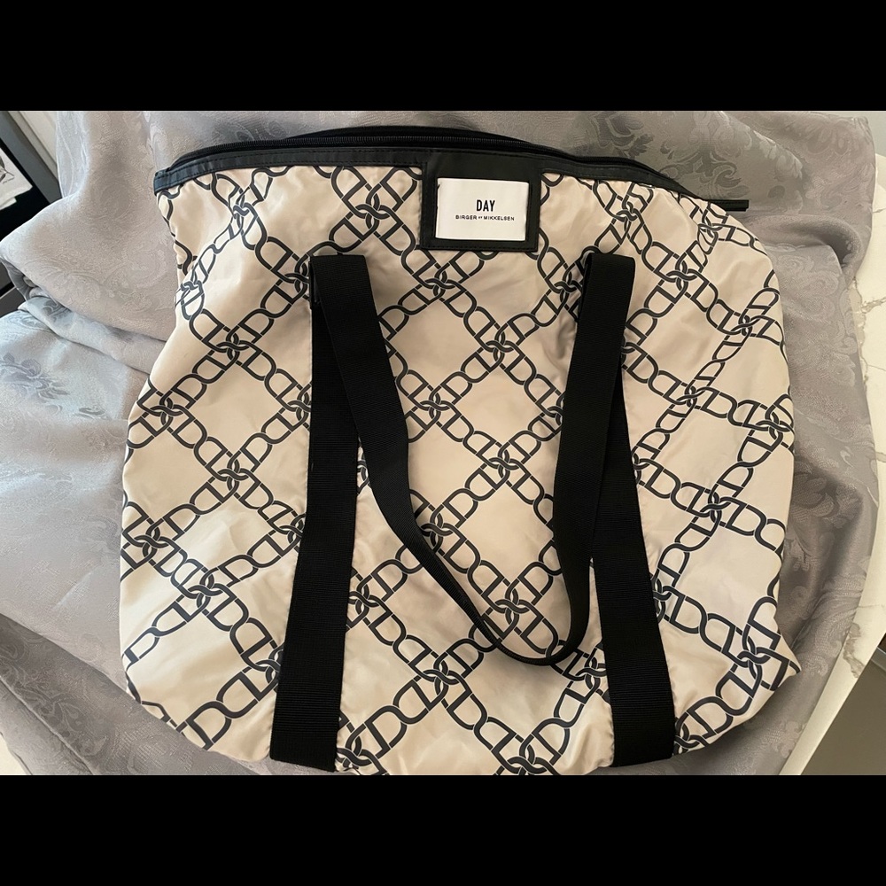 NWOT. DAY ET is THE BAG in Copenhagen! around 17 by 17 inches durable tote